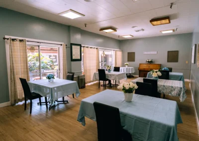 The dining room at Glendale Healthcare Center