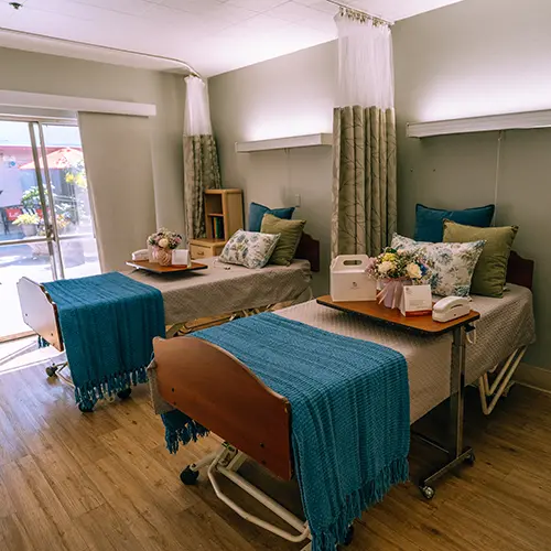 A semi-private bedroom at Glendale