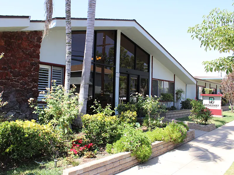 The front entrance to Broadway Healthcare Center