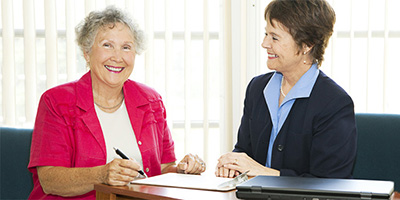yolo-400x200-54 Elderly woman getting help filling out forms