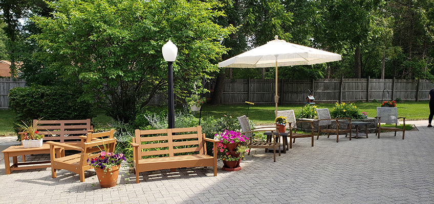 Eastgate-848x400-11 Patio and green shade trees at Eastgate